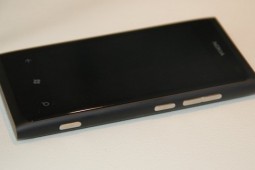 Nokia Lumia 800 - 02