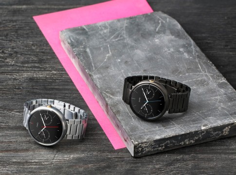 1_Moto_360_Two_MetalWatches_6712_1