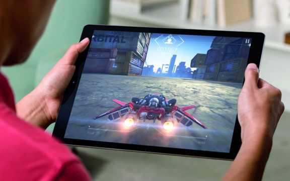 iPadPro_Lifestyle-Gaming