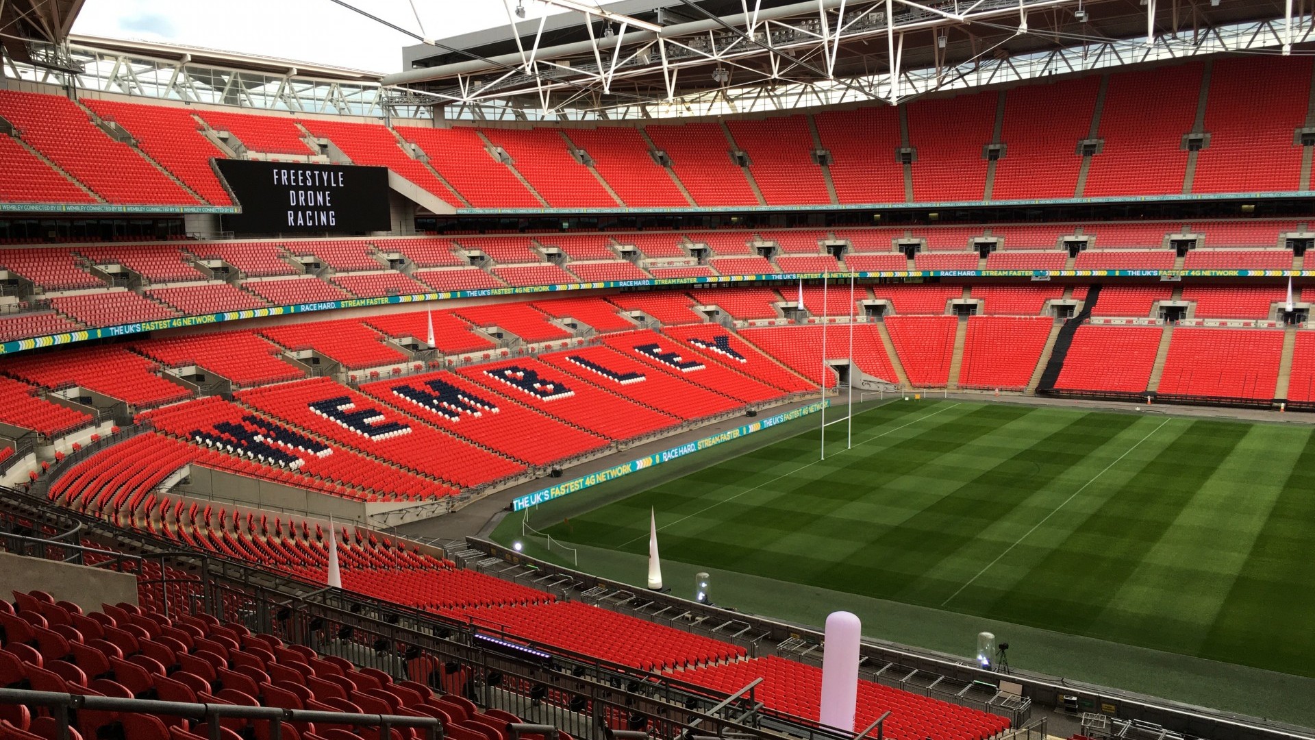 NewGadgets.de - Freestyle Drohnenrennen im Wembley-Stadion