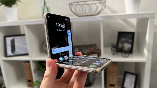 Huawei P50 Pocket - 2